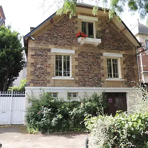 Bed and breakfast D'hote Le Jardin De L'esplanade Centre Et Gare, Rennes